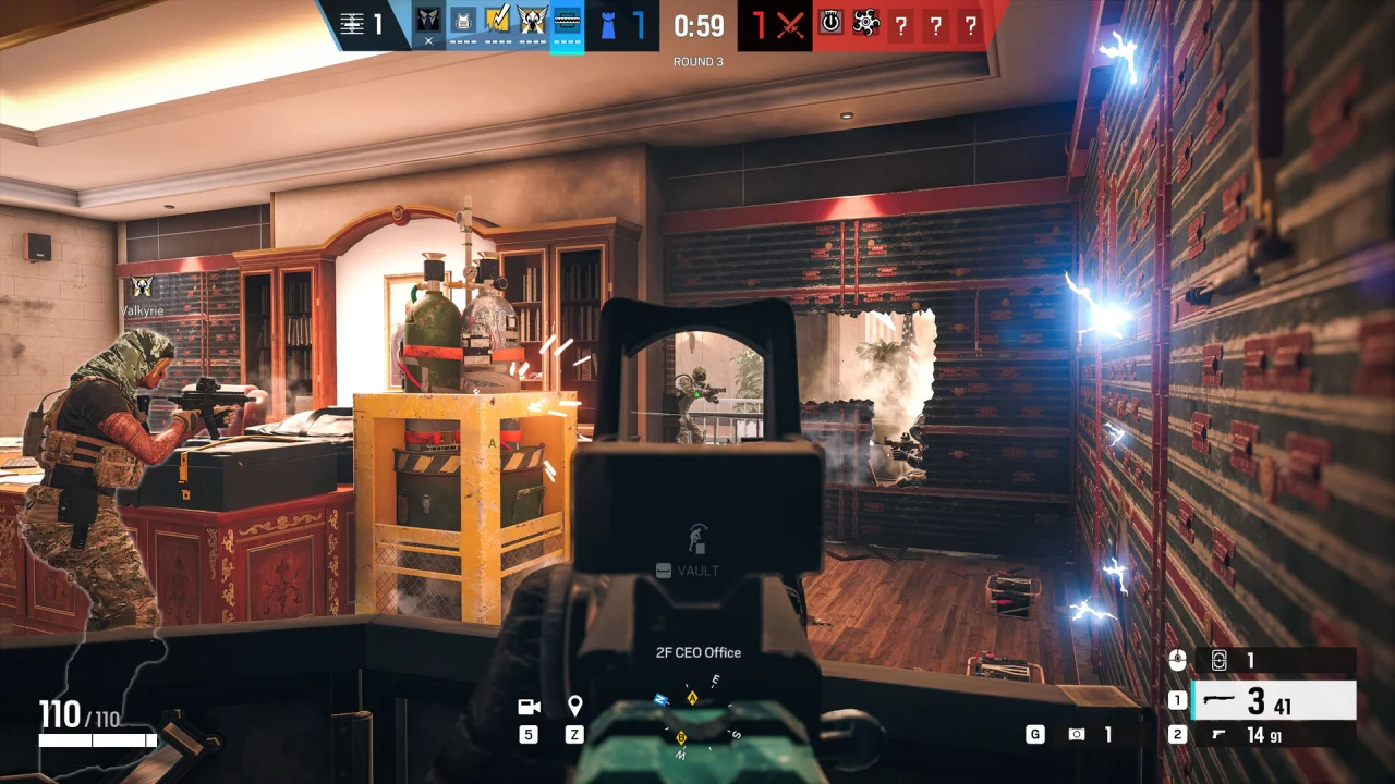 A first-person Siege weapon sight points toward a wooden room and a damaged reinforced wall.